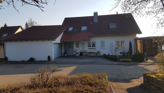Einfamilienhaus mit Carport